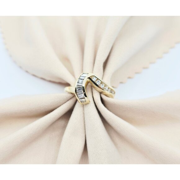 Beautiful 14K Solid Yellow Gold Baguette & Round Diamond Wavy Ring - Size 4.75